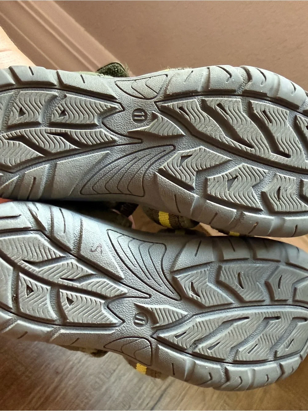 Old Navy Kids' Olive Green water shoes